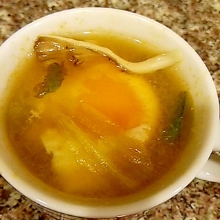 レタスと舞茸の丸ごと卵スープ